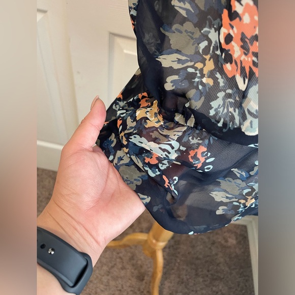 A New Approach A.N.A. Floral Blouse Medium Blue Floral print - Picture 3 of 7